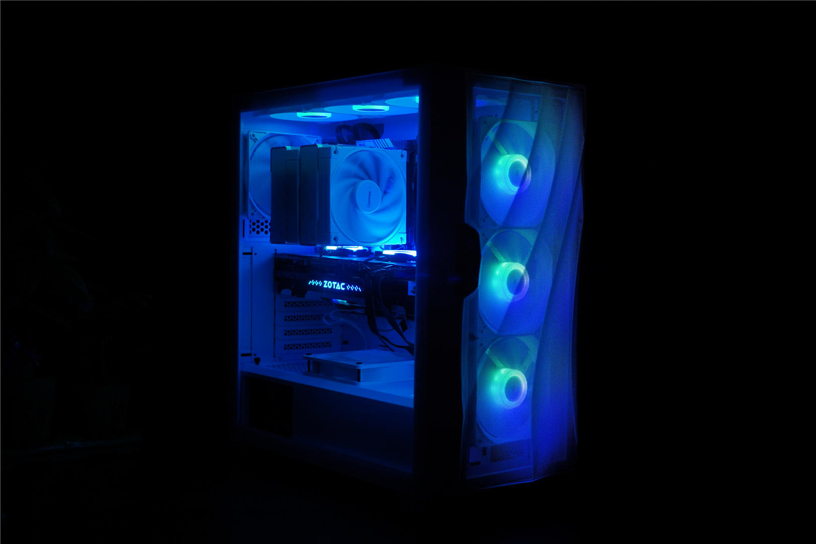 荣耀|九州风神冰立方AK620白色款：高颜值、六热管、双风扇，媲美水冷