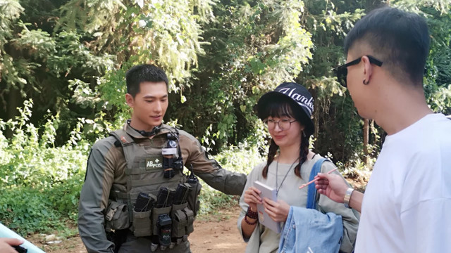 杨洋|30岁杨洋新剧不断，线下被偶遇，生图状态令人感慨