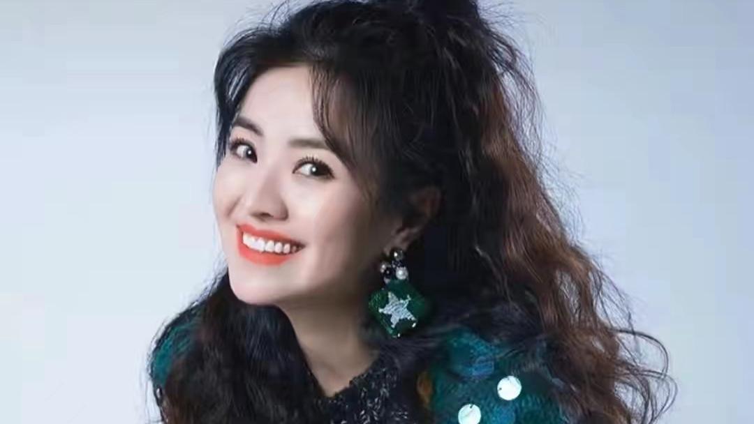 央视|前央视主持经纬老公首曝光！一口东北话声音年轻，打情骂俏好恩爱