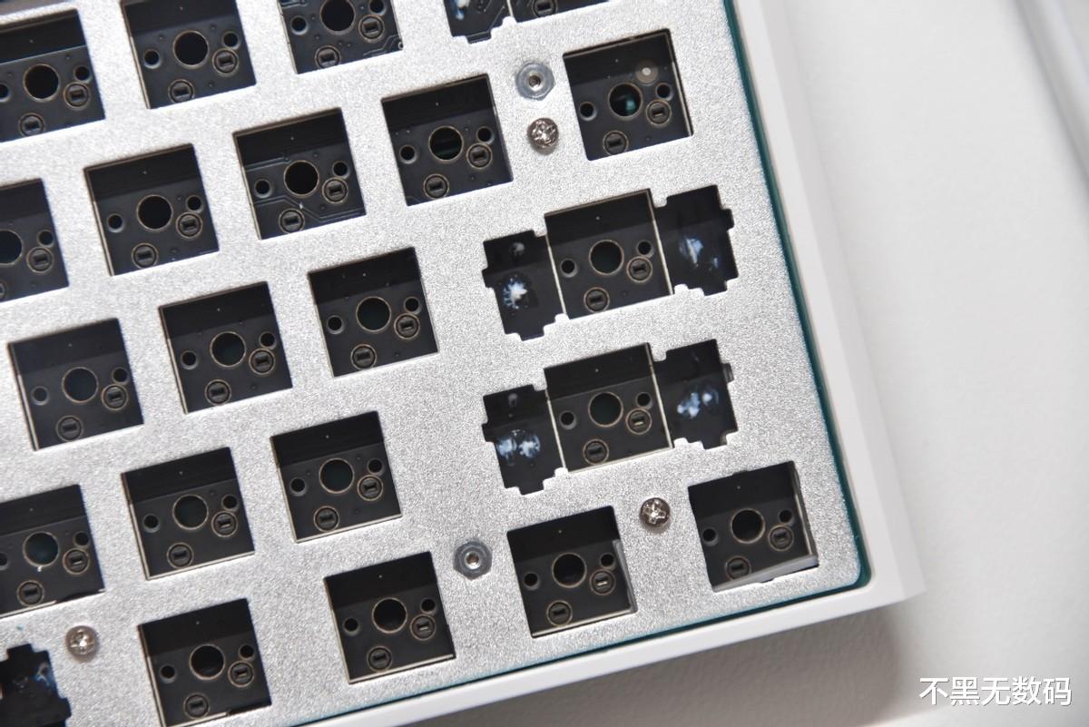 高通骁龙|完全拆解，这就是你们想要的好看、极简机械键盘，看你还买不买