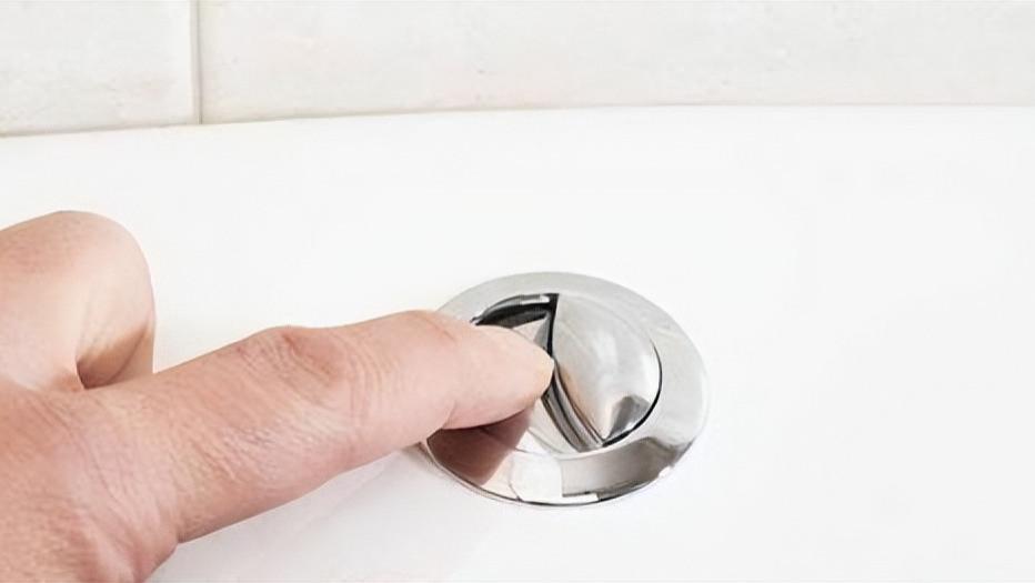 马桶的两个按钮都有什么用？这么简单的问题，却很少有人知道答案