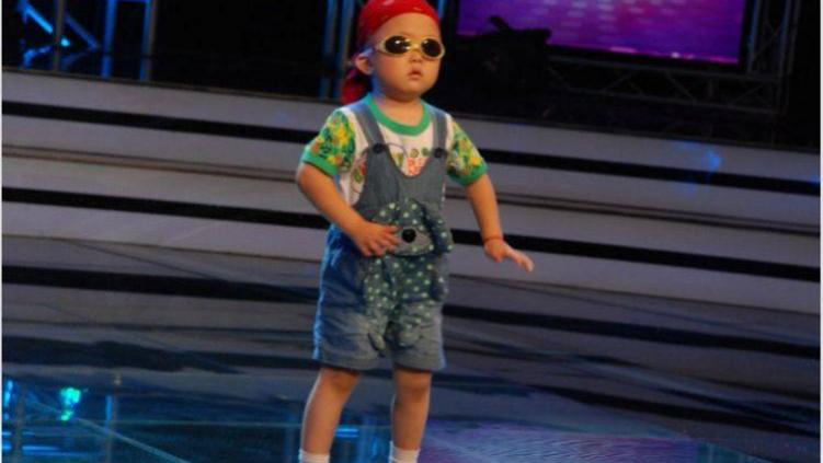 春晚|三岁时出道，五岁登上春晚，如今却不愿意读书，网友十分担忧