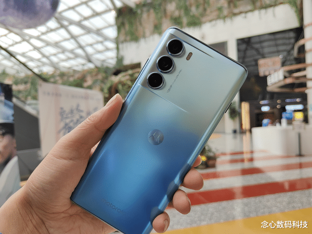 红米手机|买手机你愿意花多少钱？4款出色的中端手机推荐，少花钱办大事