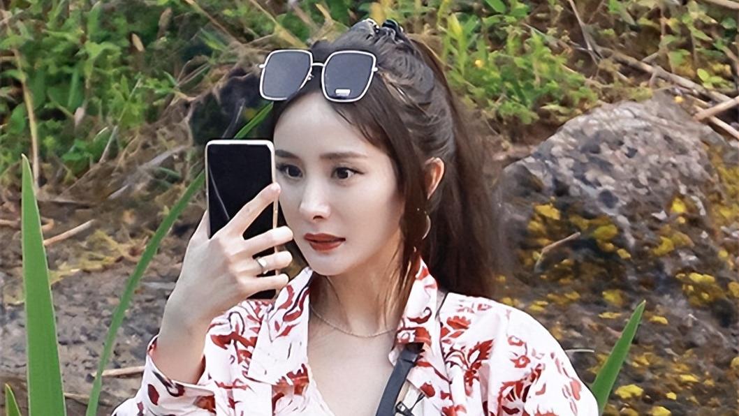 杨幂|杨幂4套造型亮相《花少》，心情是“羊幂哈皮”！私服女王出山啦