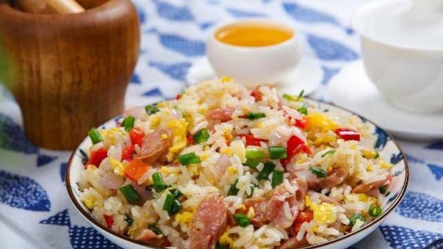 蔬菜|一碗隔夜饭吃进ICU？隔夜饭能不能吃？劝告：这5种食物尽量别隔夜