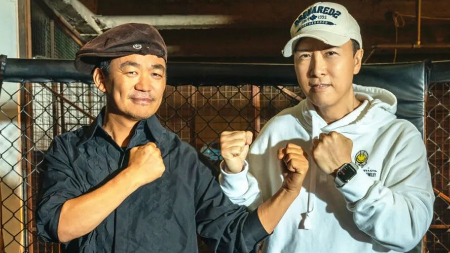 王宝强|甄子丹探班王宝强，59岁比40岁还年轻！网友点评：像王宝强的儿子