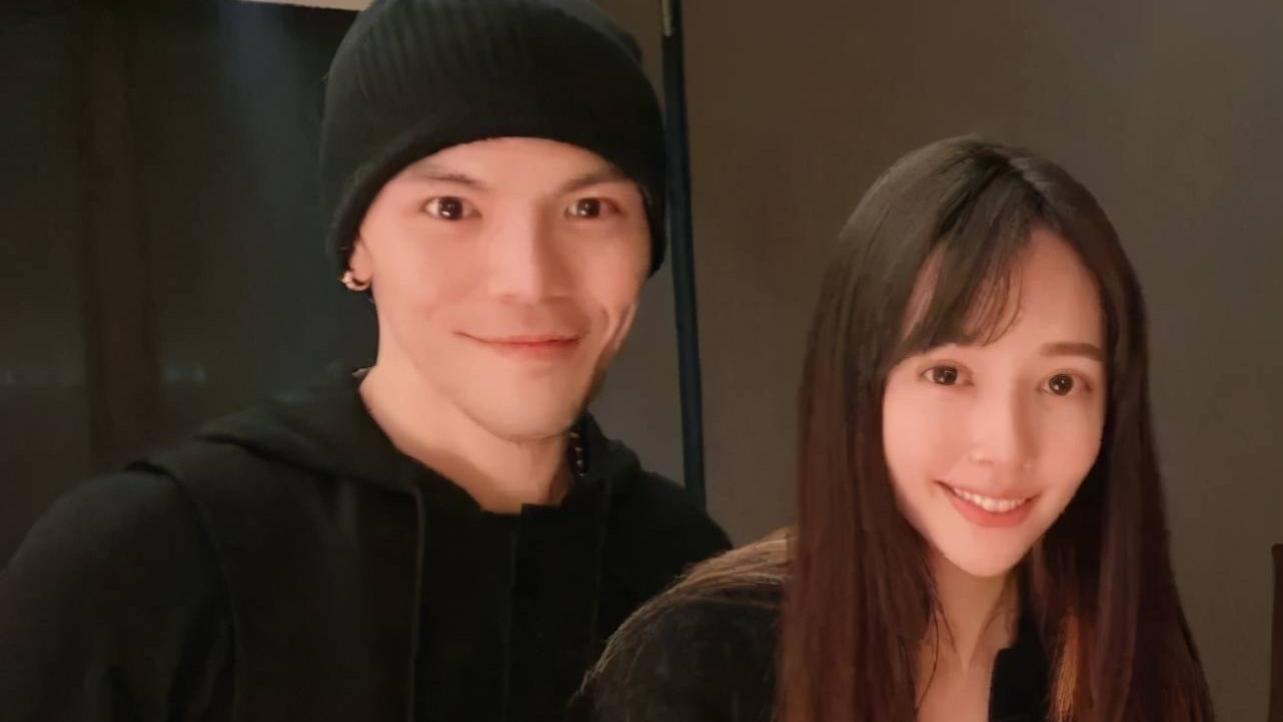 李若彤|向佐被疑出轨！深夜醉酒带异性回婚房，向太怒斥狗仔回应女方身份