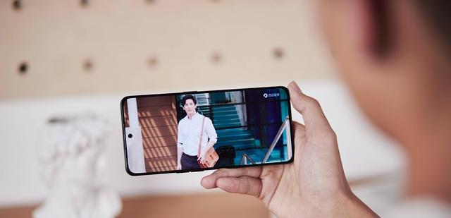 小屏|活在大屏“夹缝中”！这两款小屏手机堪称清流，手持感极佳