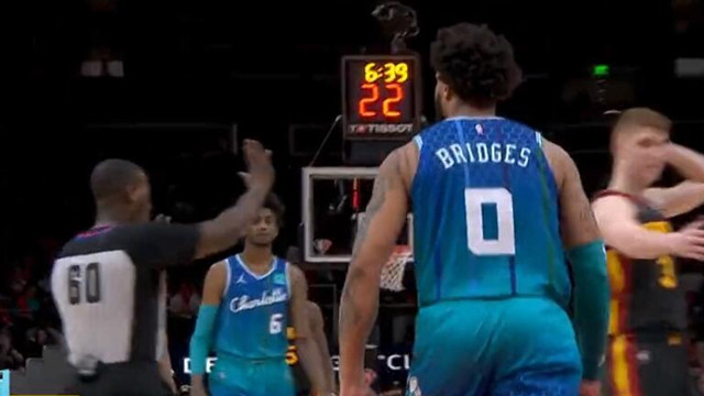 黄蜂队|瞬间暴怒！NBA悍将吼裁判被罚下，遭球迷喝倒彩，居然挥拳相向！
