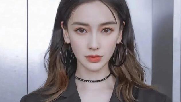 黄晓明|与黄晓明离婚后，baby被逼捐赠，被指自作自受，网友：活该