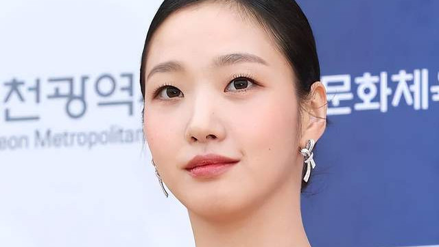 护肤品|韩国青龙大赏原图流出，离开后期修图的明星颜值暴跌，和常人无异