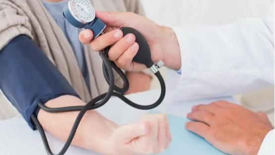 医生|48岁大哥3个月血压从165降至117，医生：他的“3多”经验，值得学习