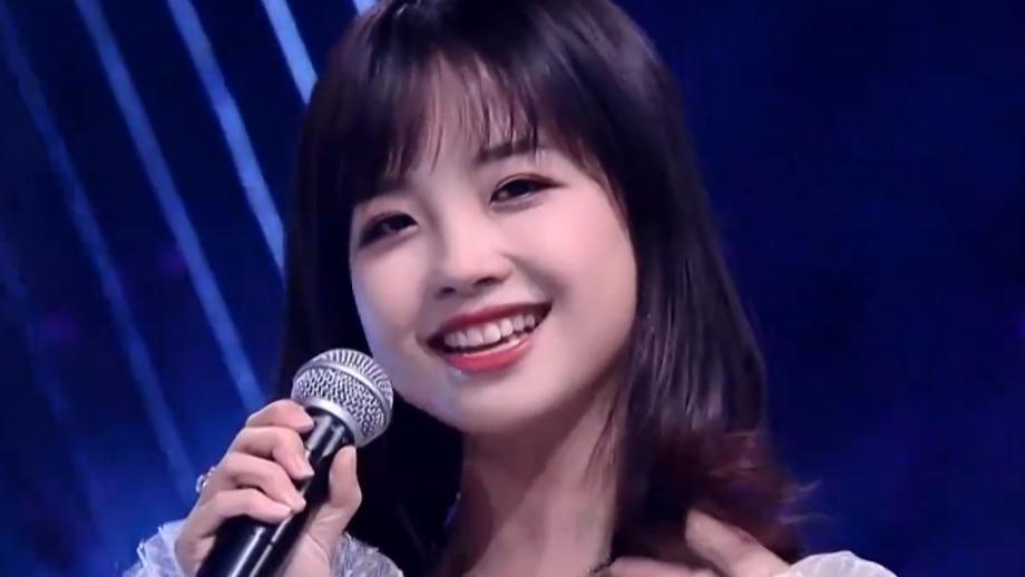 孟佳|小年夜春晚明星造型：王冰冰甜美，孟佳热辣，尚雯婕太浮肿