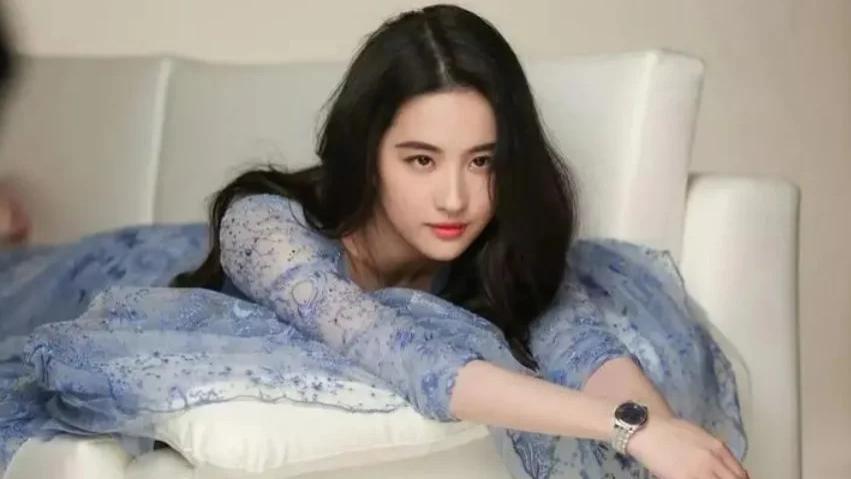 高圆圆|入选当代宅男“心中情人”的6位女星：高圆圆仅第5，刘亦菲第4