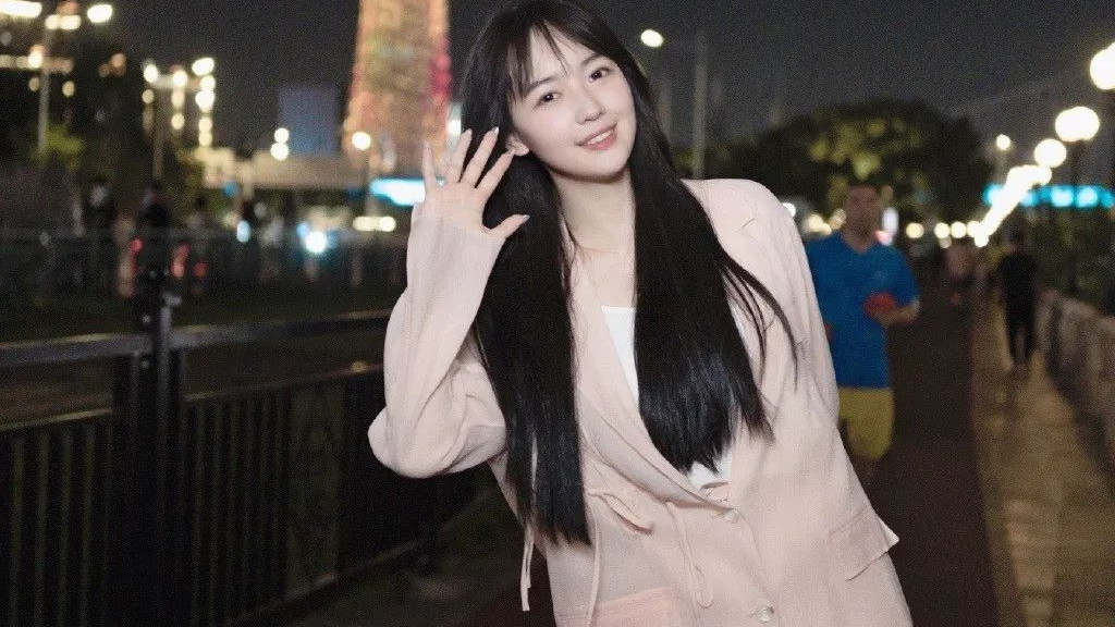 秦牛正威|秦牛正威，从素人到明星的逆袭之路