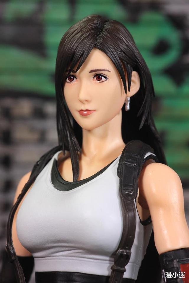 手办|蒂法手办来袭，关节是可活动的，姿势也很正经，关键是价格很亲民