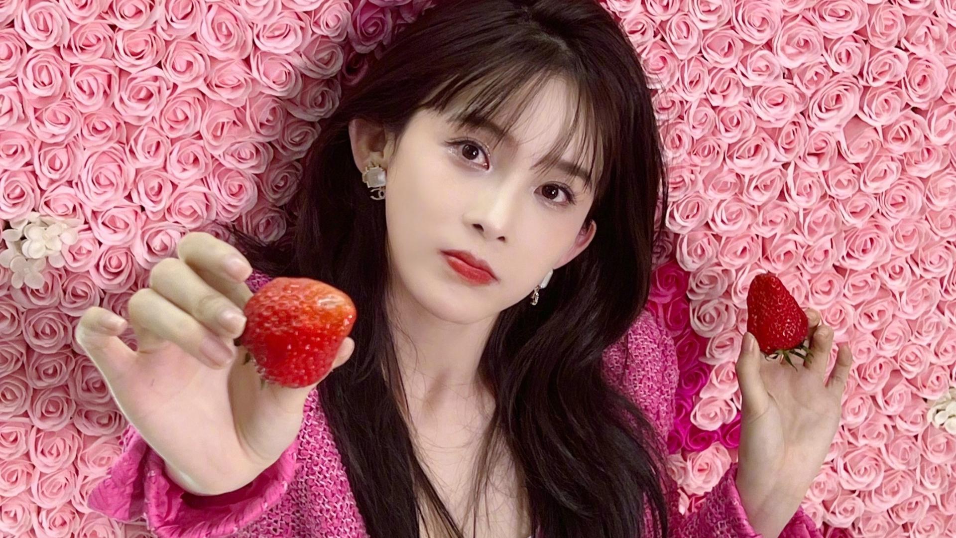 粉色|粉色的赵樱子，网友：都快认不出来了？