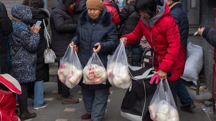 馒头|经常吃馒头会伤害甲状腺？医生提醒：不想结节飙长，3种素食要少碰