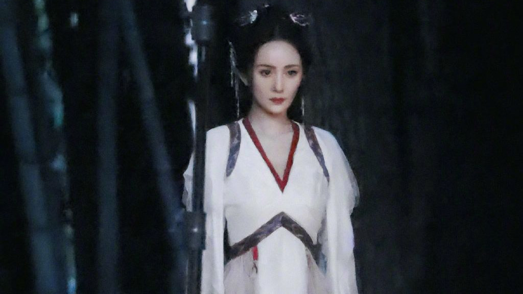 杨幂|杨幂受伤后复工，与龚俊路透曝光，祝绪丹确定出演《狐妖小红娘》
