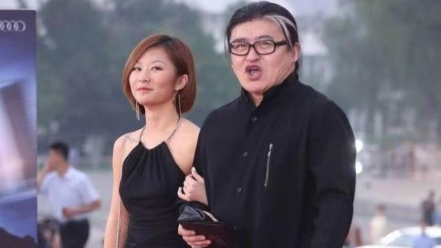 刘欢 刘欢罕见带女儿走红毯，女儿瘦如纸片人，脸却和他一般宽