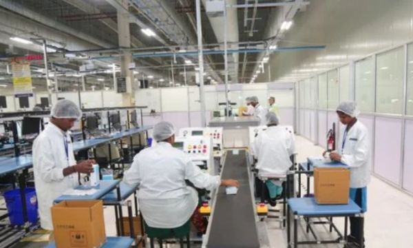 |小米遭印度重罚吓坏苹果，美籍高管纷纷连夜跑路，莫迪傻眼抱怨搞砸