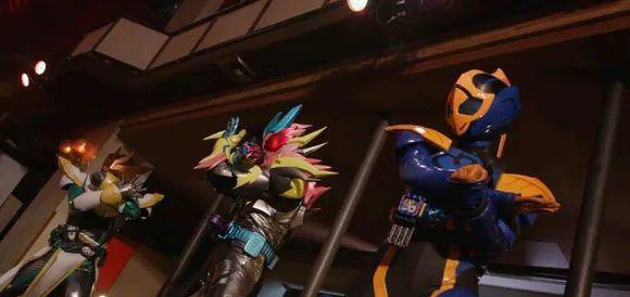 预告|假面骑士Revice夏季剧场版最新预告公开，三兄妹被新骑士狂揍