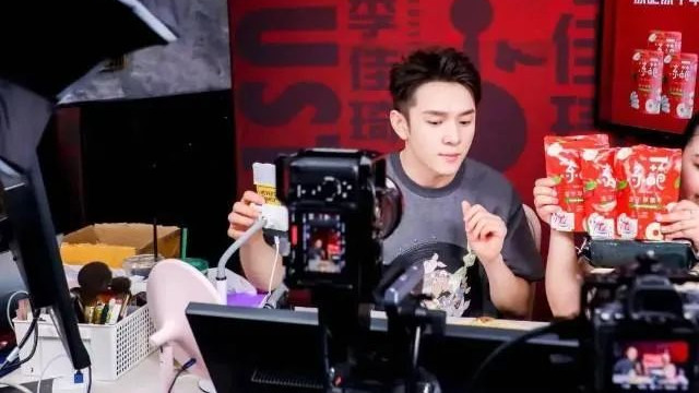 刘浩存|停播6天后，李佳琦“消失”了：停播前直播被掐，后遭淘宝“下架”