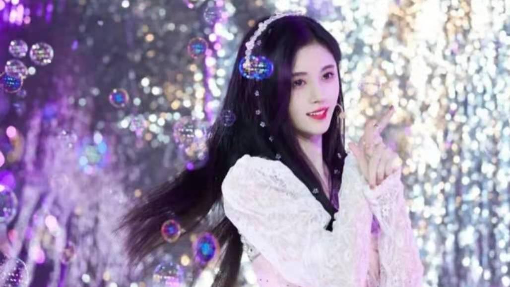 鞠婧祎|鞠婧祎挑战刘亦菲、杨幂，新人能否胜出四小花旦，胡歌正面回应