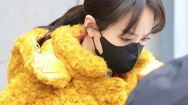 赵丽颖|明星春晚私服太抢眼：宋茜万元大衣似炸鸡，赵丽颖千元外套被吐槽