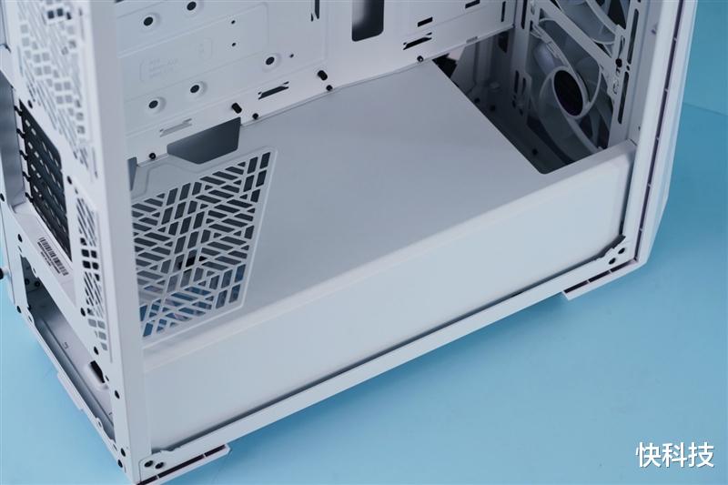 固态硬盘|致敬经典!酷冷至尊MB520 Mesh机箱评测:散热和颜值并存的实力派