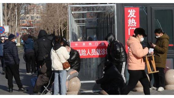 北京市目前新冠阳性遍地，地铁商场人流大幅减少