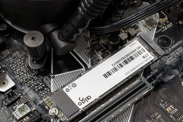 固态硬盘|固态硬盘要怎么选择?小白选择容量内行选颗粒,两者组合更加实用