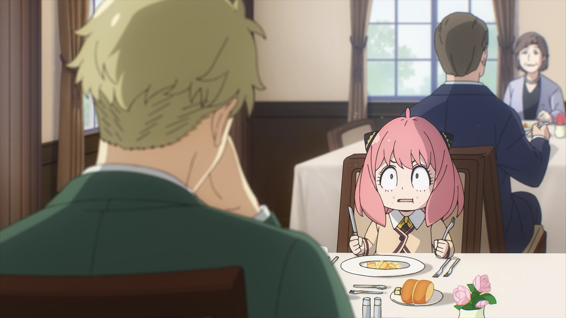 间谍过家家|《间谍过家家》第三话更新了，很多人气得拍桌子