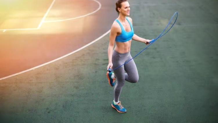 跑步|比起跑步，跳绳具备四大优势，非常适合减肥人士