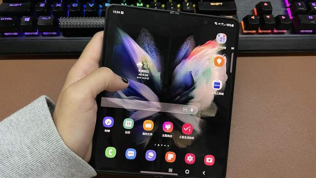 |很好奇有钱人用的手机和我们普通工薪阶级有啥区别？