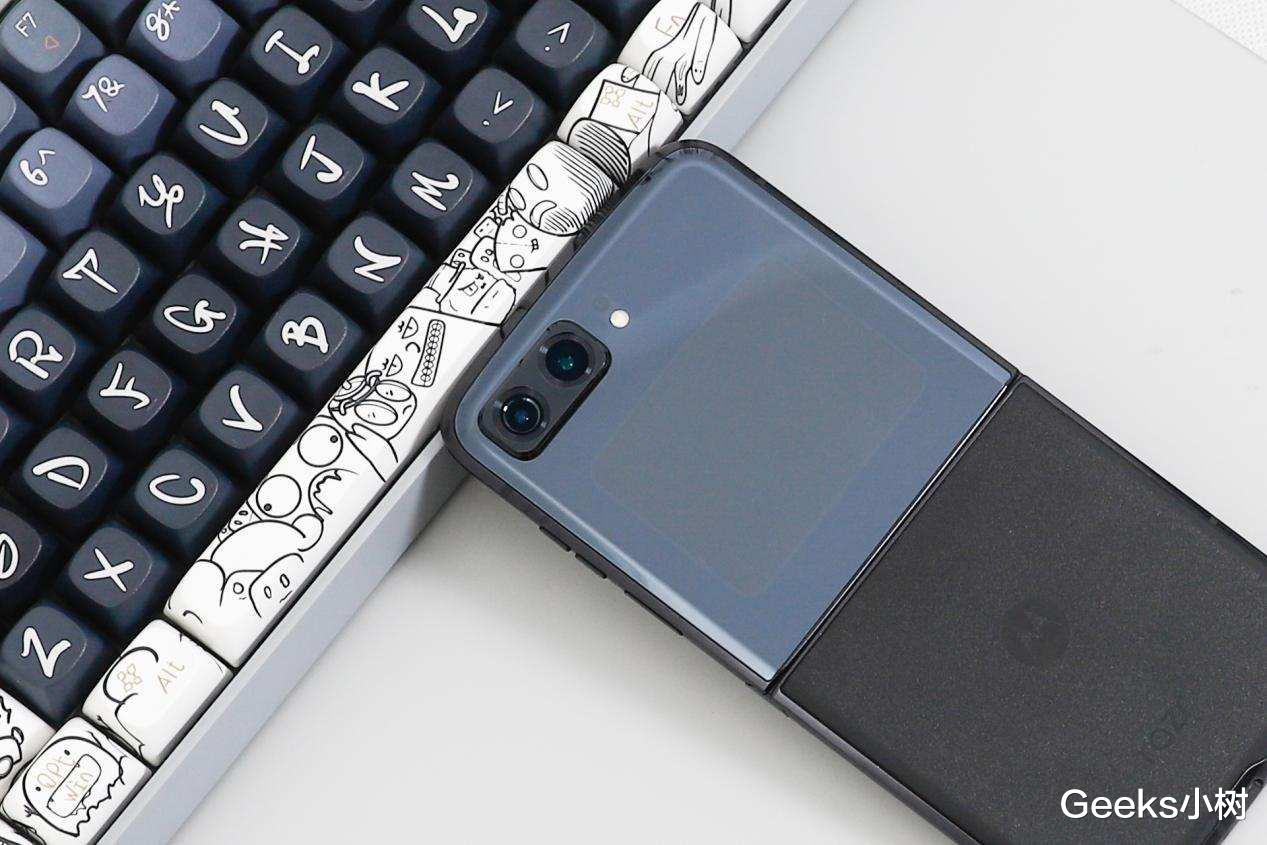 摩托罗拉|moto razr 2022折叠屏手机好用不?体验数周,这几点有必要告诉你