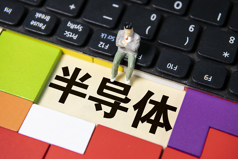 光刻机|遗憾错失光刻机订单后,中企斩获新订单,终于扳回一局?