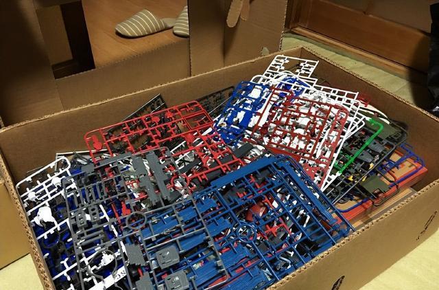 模型|高达模型剩余板件拼凑“贺年鸡达”