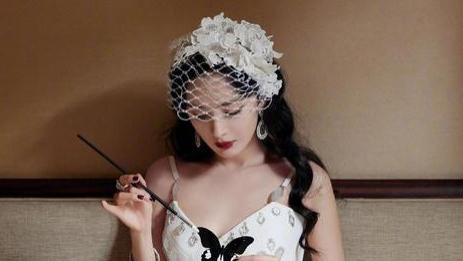 杨幂|杨幂玩耍？具俊晔营业？杨幂刘诗诗合体？AB翻身仗？夜光女星be了