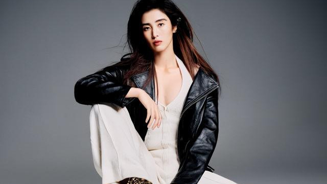 杂志|女足最美门将第二职业曝光！31岁再登杂志封面，新工作片酬惊人
