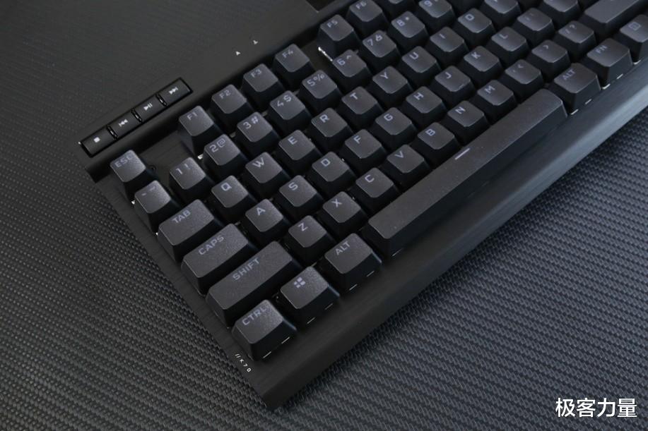 大猩猩|高玩必备：兼顾手感体验和性能水准，海盗船K70 TKL光轴版首发体验