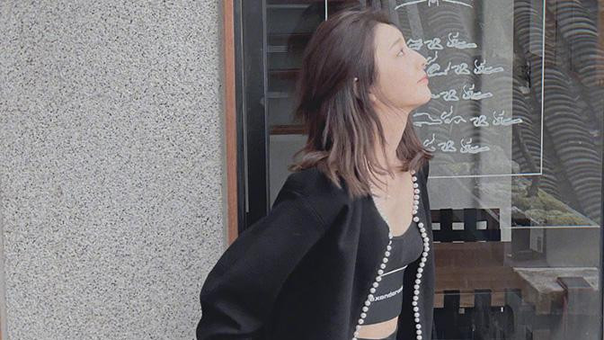 佟丽娅|佟丽娅生活照曝光，穿露脐装不怕显身材，容光焕发笑容满面