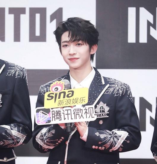 生图|INTO1全员怼脸拍，刘宇周柯宇不愧是颜值担当，力丸却没眼看！