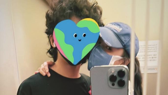 张柏芝|张柏芝晒与长子贴脸合影，直呼很幸福，14岁Lucas卷发时髦身高瞩目