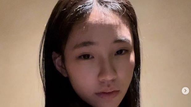 许韶恩|小S二女儿晒自拍，14岁许韶恩漂亮成熟，被赞名模脸比妈妈还美