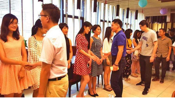 护士|优质男不愿娶的“女生职业”排行火了，护士落榜，榜首白给都不要