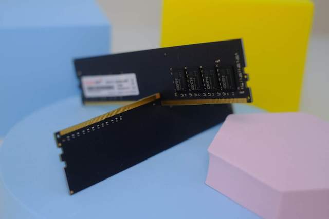 内存条|纯国产内存条表现如何?金百达DDR4上手体验:百元售价的大潜力