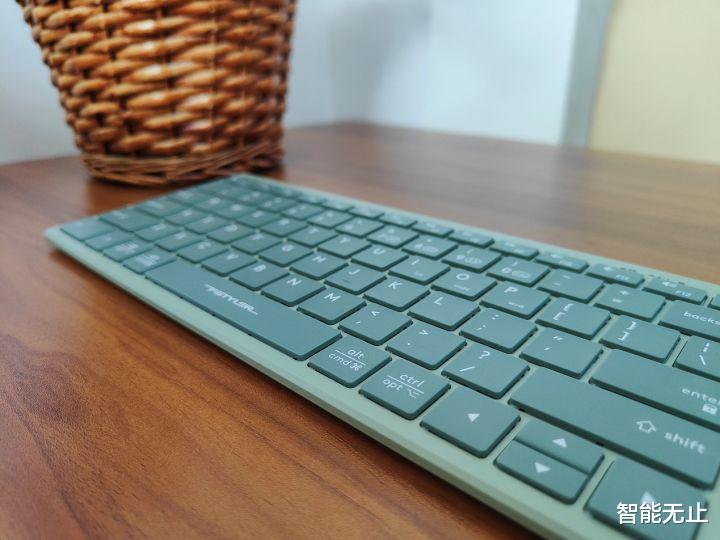 蓝牙键盘|集舒适、时尚、便携于一身，双飞燕飞时代剪牙脚蓝牙键盘FBX51C全评测