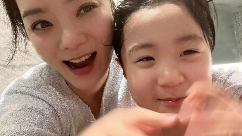 蔡琳|韩星蔡琳罕晒儿子正脸，眉眼像极高梓淇，跨国模范夫妻已离婚一年