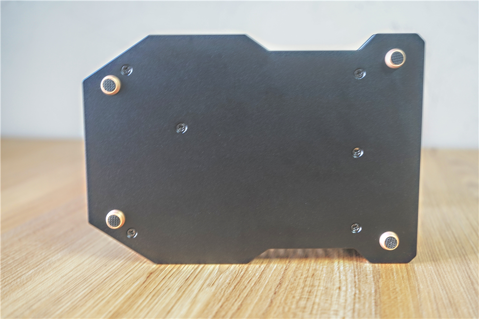 |5700G+RTX3050巨齿鲨+钢铁侠配色的机械大师钢铁匣nano机箱装机